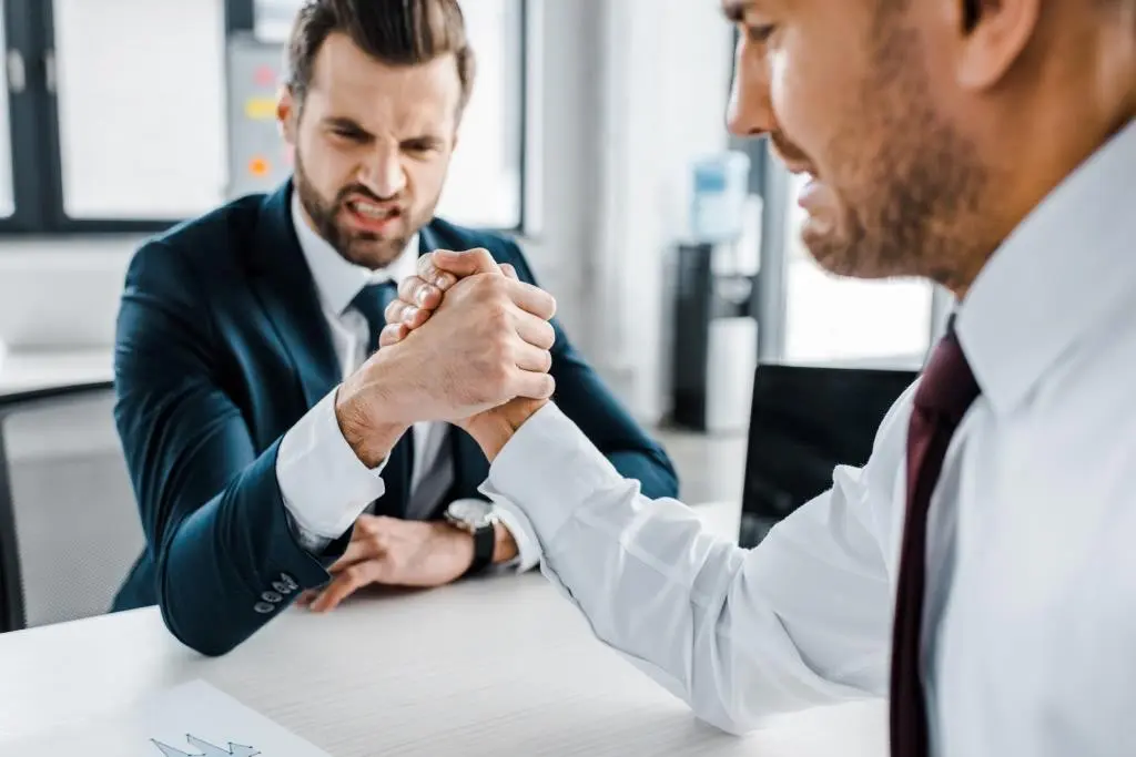 Differenzen zwischen Innen- und Außendienst kosten Wettbewerbsvorteile. Teamarbeit ist das Zauberwort!