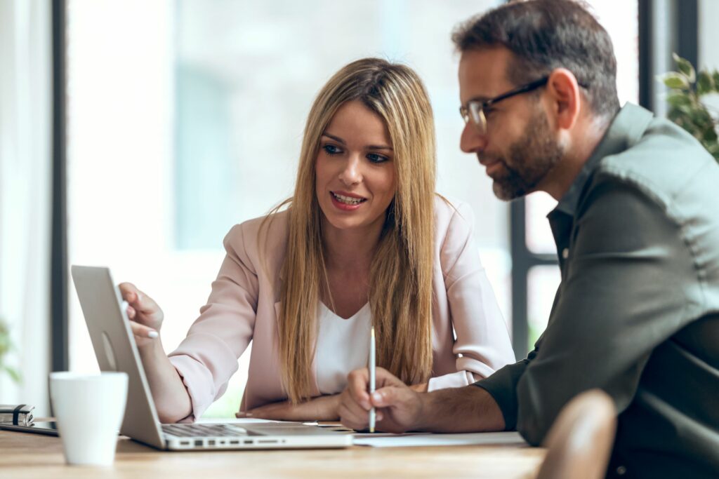 Je nutzenorientierter Sie mit Ihren Kunden sprechen, desto leichter wird Ihr Gegenüber kaufen und umso weniger Preisgespräche werden Sie führen müssen.