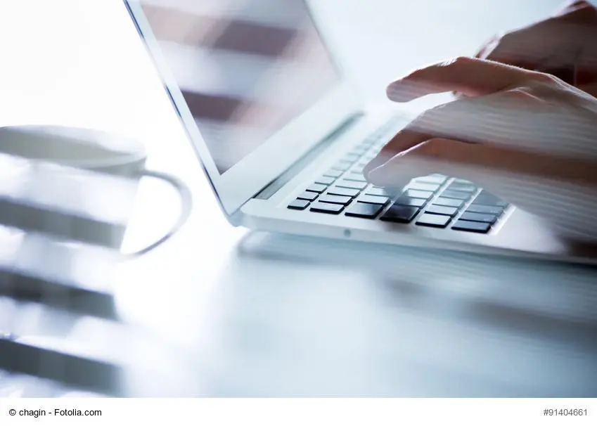 Social Media und Internet bieten zahlreiche Möglichkeiten, um Kundeninformationen einzuholen.
