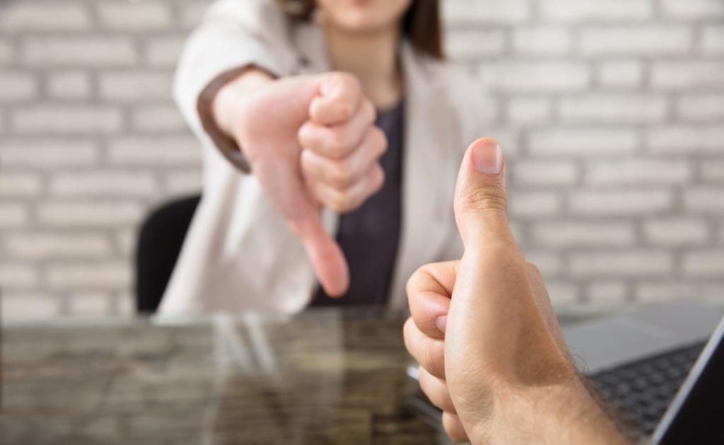 Einwandbehandlung ist ein Standardthema im Verkaufsgespräch, auf die sich jeder gut vorbereiten kann. So machen Sie aus Kaufeinwänden echte Kaufargumente.