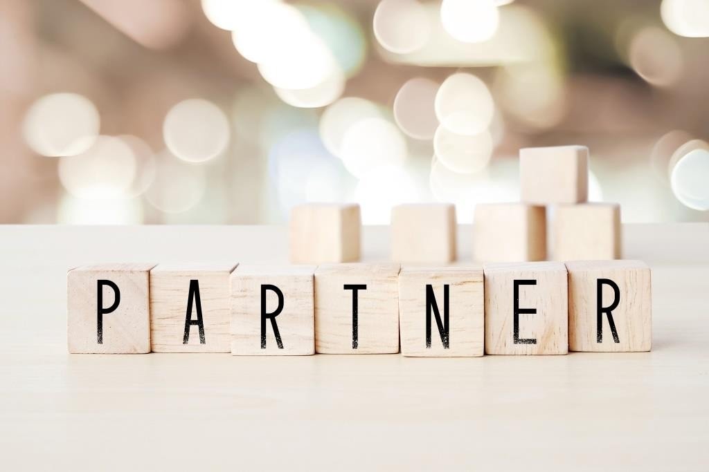 Der Key Account Manager arbeitet partnerschaftlich mit dem Kunden daran, seine Marktposition zu verbessern.