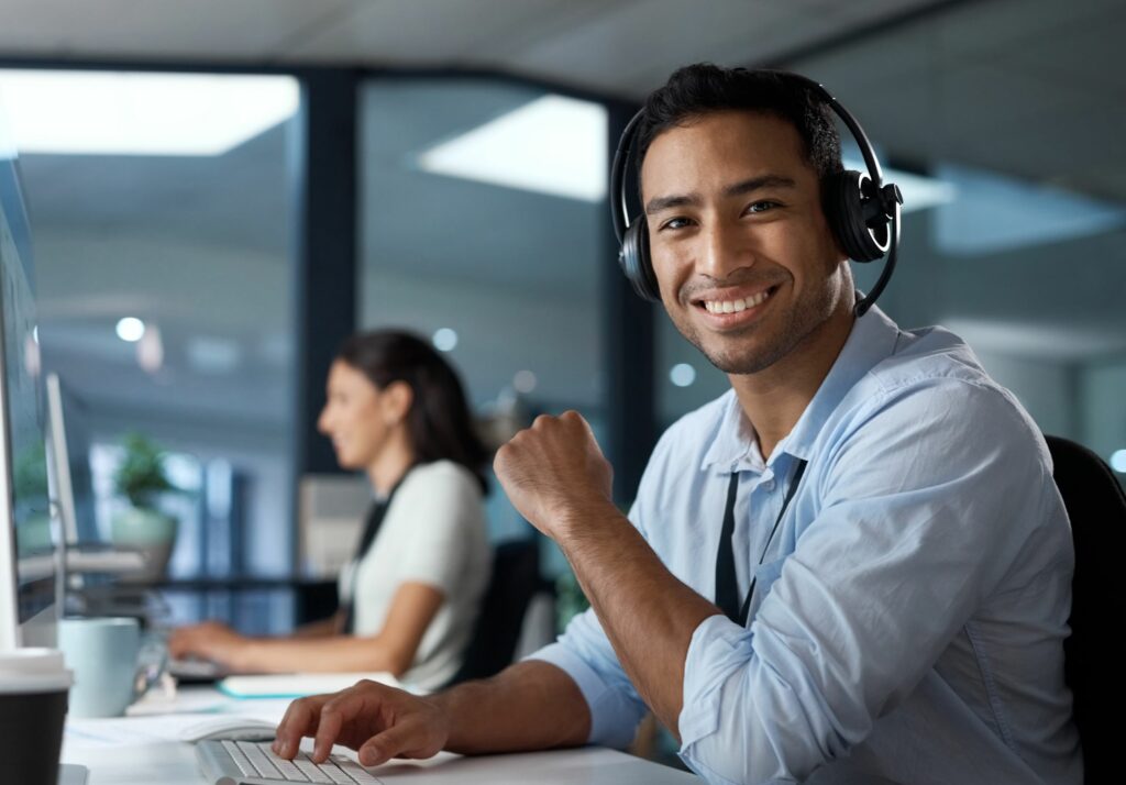 Im Gegensatz zum Call Center sind im Inside Sales Vertriebsmitarbeiter im Einsatz, die darauf bedacht sind, die Kundenbeziehung nachhaltig auszubauen.