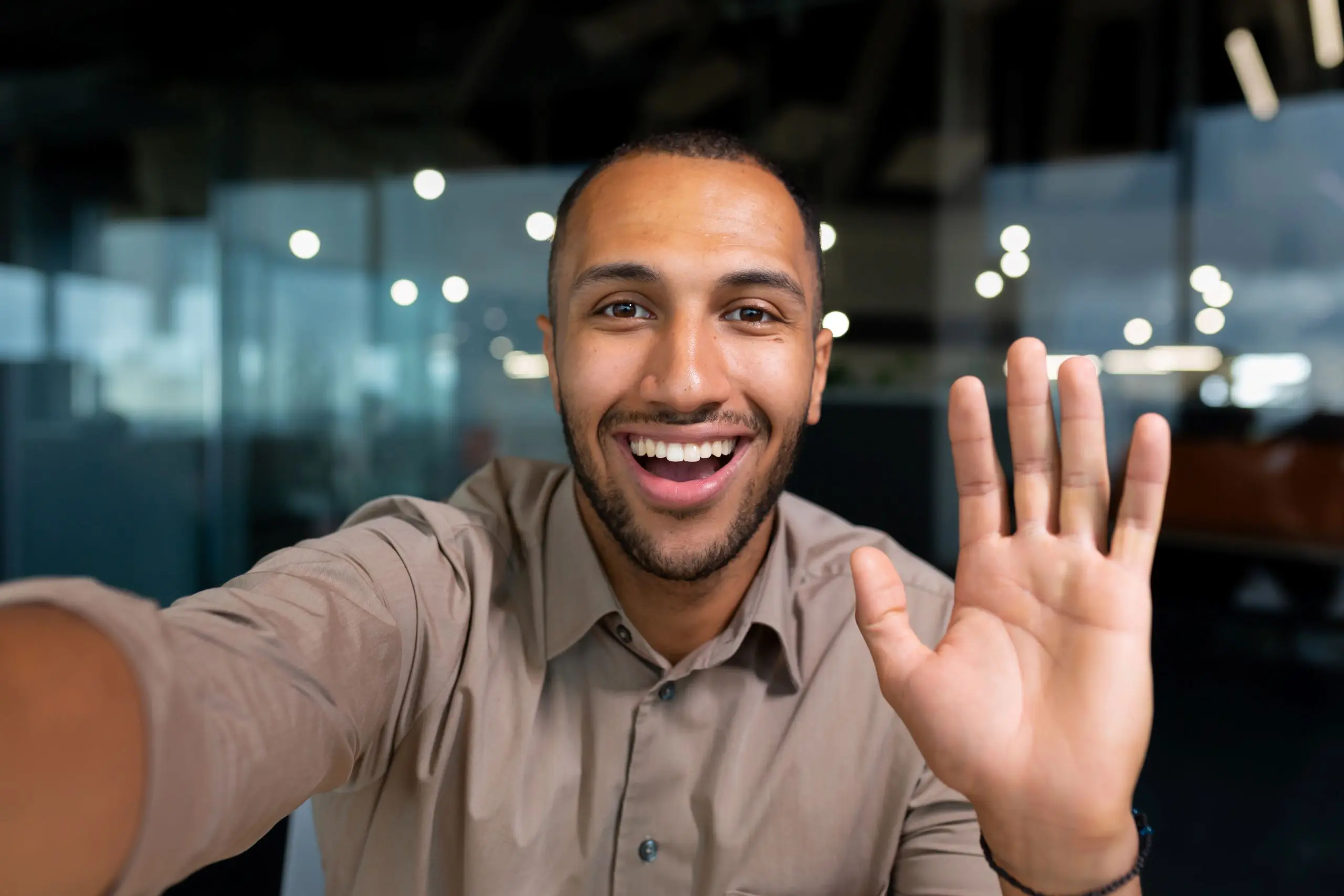 Ein starker Inside Sales kann für B2B-Unternehmen einen entscheidenden Unterschied machen. Es geht nicht nur darum, den Umsatz zu steigern, sondern auch darum, eine langfristige Beziehung zu den Kunden aufzubauen, die auf Vertrauen und Zufriedenheit basiert.