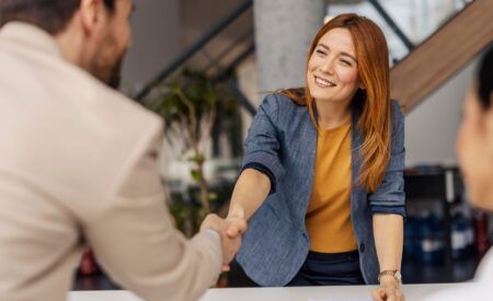 Kundenbindung stärken trotz Wechsel des Ansprechpartners: Es ist entscheidend, wie Du im B2B-Vertrieb Vertrauen sicherst und Kundenbeziehungen stabil hältst – auch in Umbruchphasen.