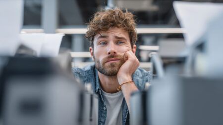 Viele technische Vertriebe spüren eine strukturelle Erschöpfung: veraltete Strukturen bremsen. Wer jetzt mutig modernisiert, schafft Entlastung und neuen Drive im Vertrieb.