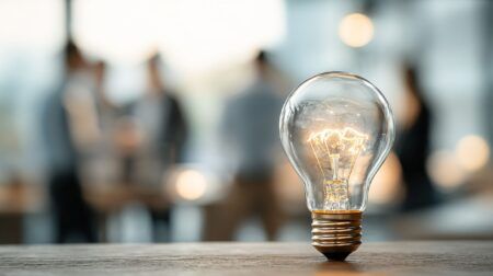 Wie Künstliche Intelligenz die Zukunft des B2B-Vertriebs verändert: 6 Denkanstöße für zukunftsfähige Vertriebsorganisationen. Impulse, Strukturen, Praxisbeispiele.