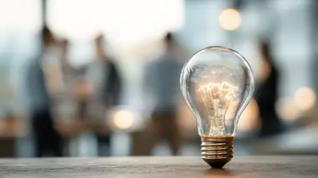 Wie Künstliche Intelligenz die Zukunft des B2B-Vertriebs verändert: 6 Denkanstöße für zukunftsfähige Vertriebsorganisationen. Impulse, Strukturen, Praxisbeispiele.